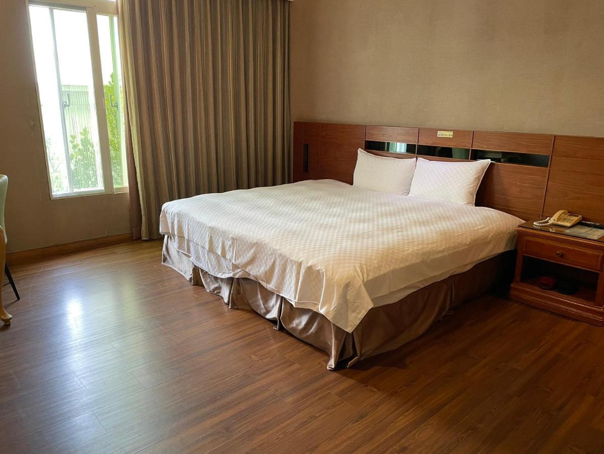 Chia Shih Pao Hotel Taibao Bagian luar foto