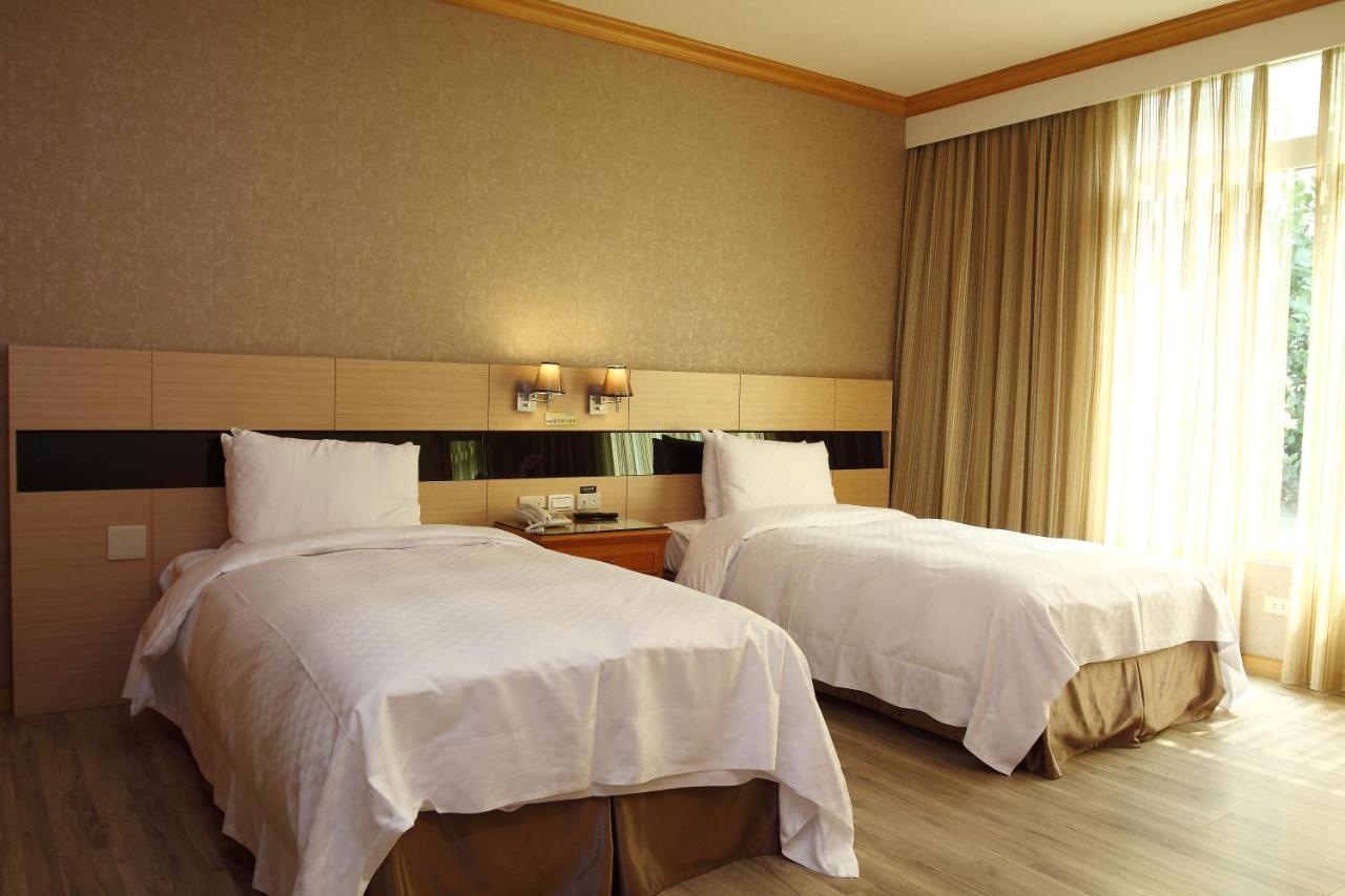 Chia Shih Pao Hotel Taibao Bagian luar foto