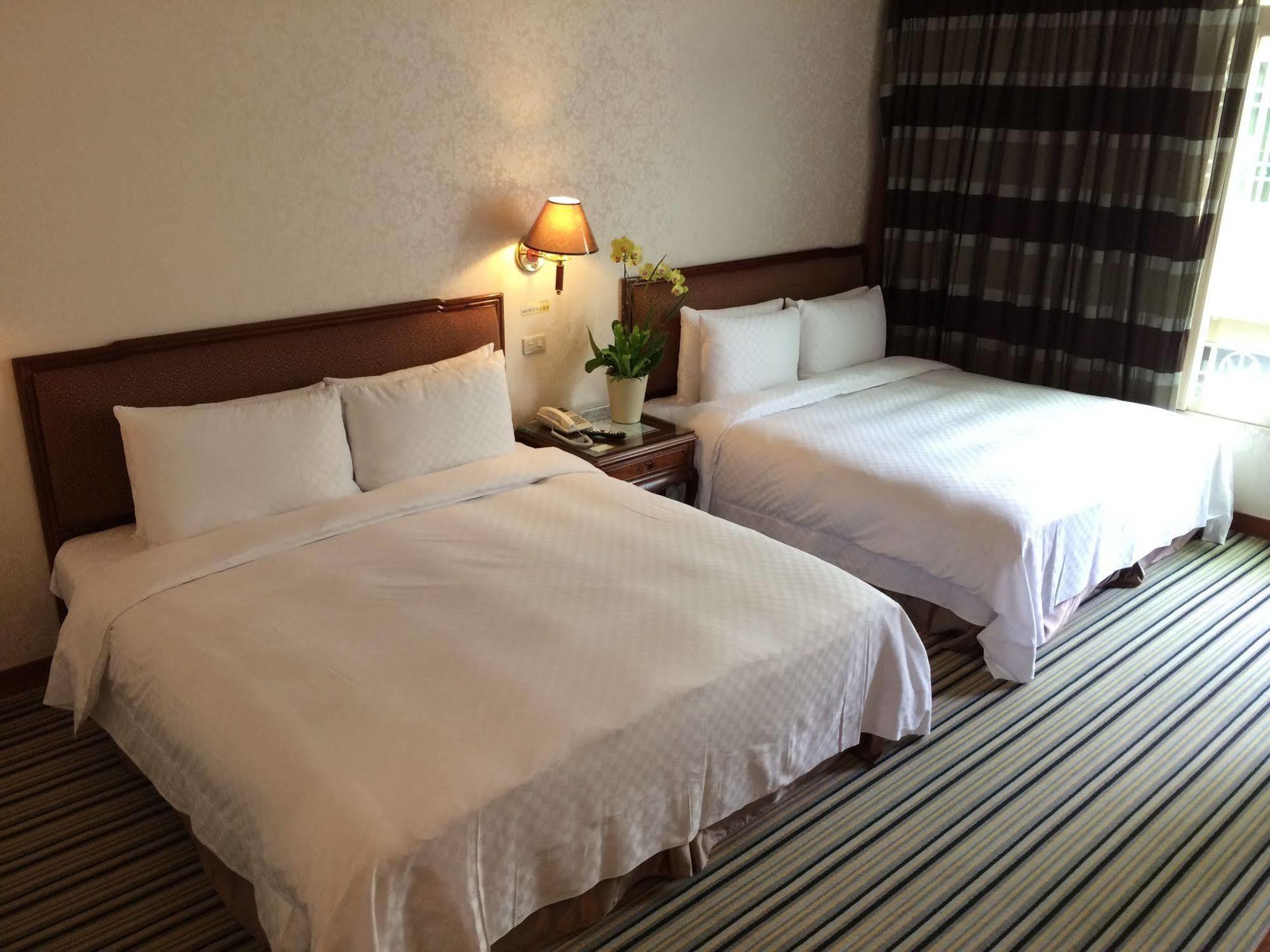 Chia Shih Pao Hotel Taibao Bagian luar foto